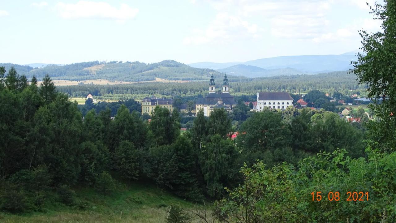 Na Szlaku Appartement Krzeszow  Buitenkant foto